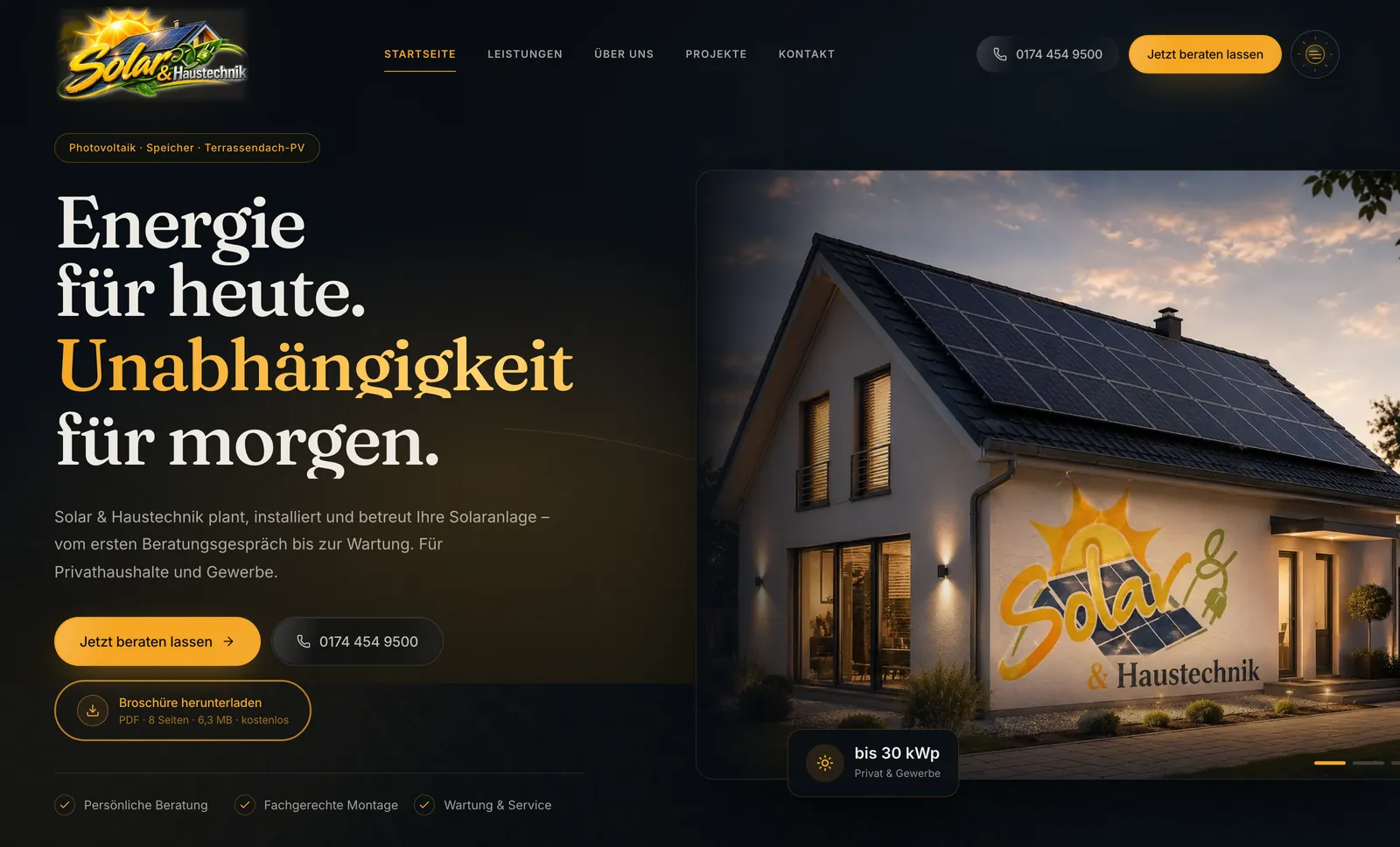 Startseite der Unternehmenswebsite von Solar & Haustechnik: Hero mit Photovoltaik-Haus in der Abenddämmerung und dem Claim „Energie für heute. Unabhängigkeit für morgen.